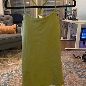 Lululemon y flow tank.